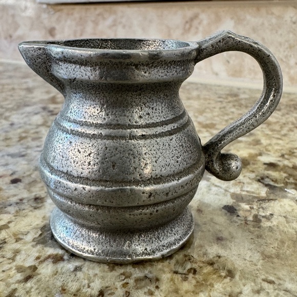 Vintage Wilton Armetale Small Pewter Creamer - Picture 2 of 7